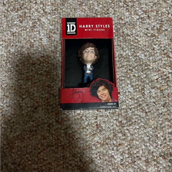 One Direction Mini Figure Set - Picture 4 of 6